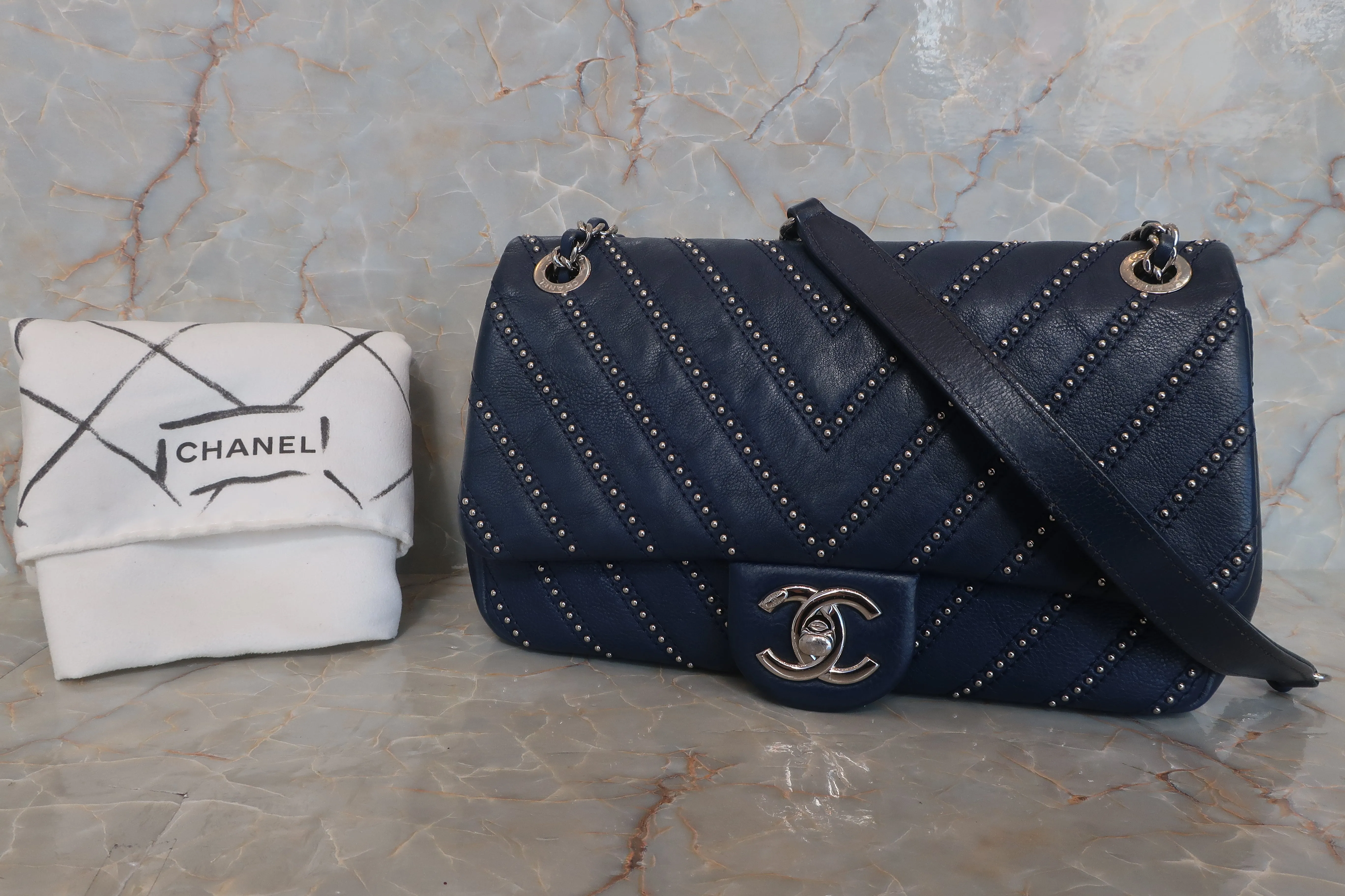 CHANEL/シャネル スタッズ付きVステッチチェーンショルダーバッグ カーフスキン ブルー/シルバー金具 ショルダーバッグ 500090254